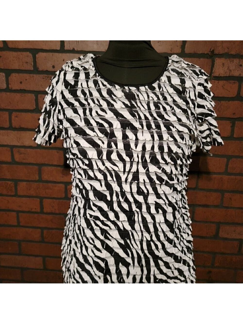 Black and White ruffled top.  23 RDST. Size XL. 20" across the chest.